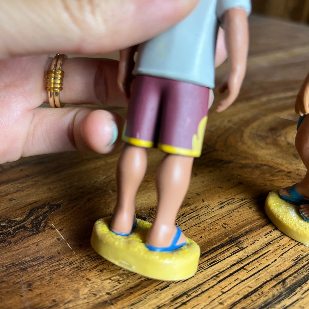 Lilo & Stitch Nani and Boyfriend Toy Mini Figurines - Picture 7 of 13